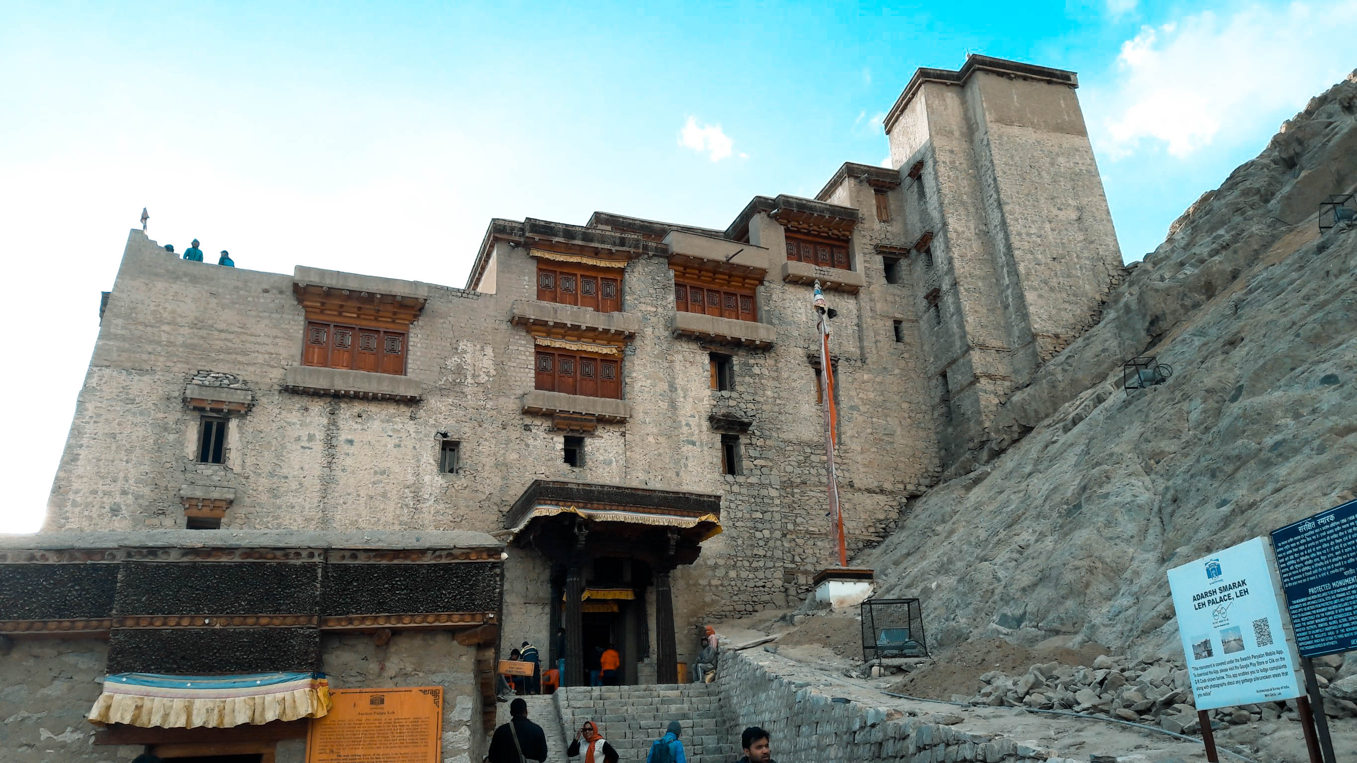 พระราชวังเลห์ (Leh Palace) ทัวร์เลห์ ลาดักห์ เที่ยวเลห์ ลาดักห์ Leh Ladakh Tour leh ladakh