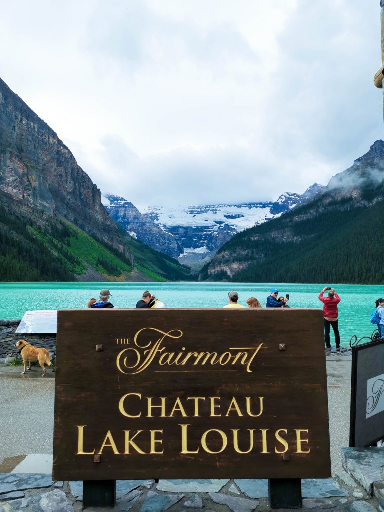 Lake louise เที่ยวแคนาดา ทัวร์แคนาดา