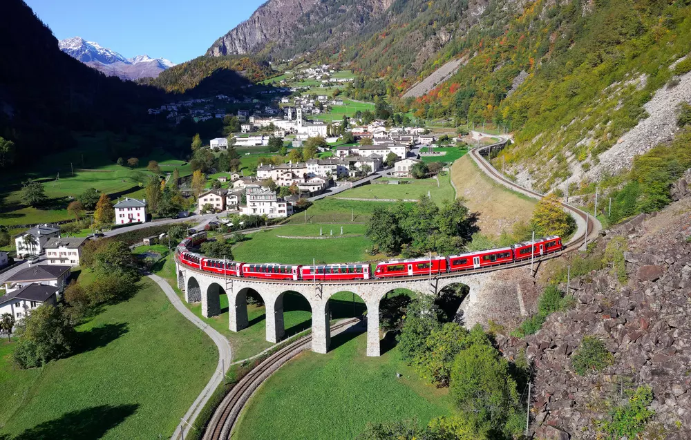 สวิตเซอร์แลนด์ ที่เที่ยว สะพานโค้งแห่งบรูสิโอ (Brusio Spiral Viaduct)