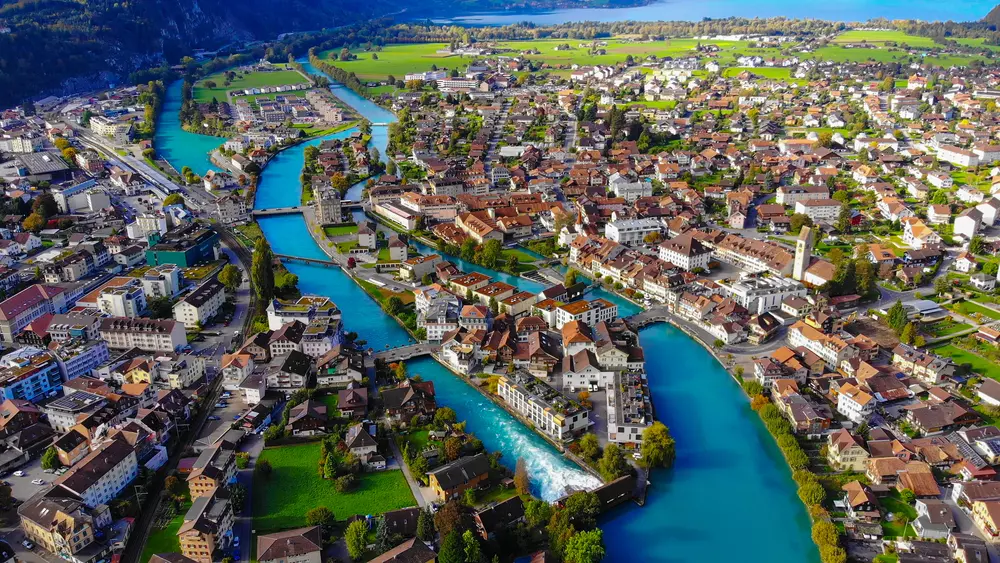 เมืองอินเทอร์ลาเคน (Interlaken)