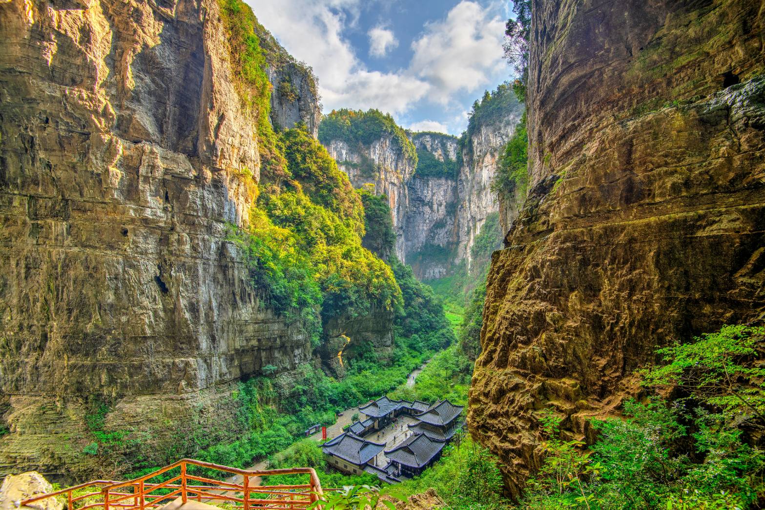 อุทยานแห่งชาติหลุมฟ้าสะพานสวรรค์