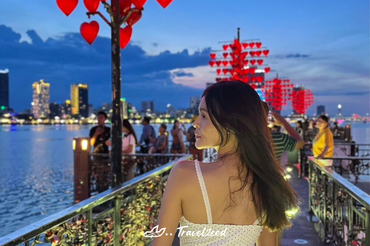 สะพานแห่งความรัก (Lock Love Bridge)