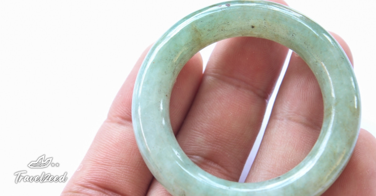 การพกหยกติดตัวตลอดเวลา ช่วยกันผี และเป็นตัวแทนในการรับเคราะห์