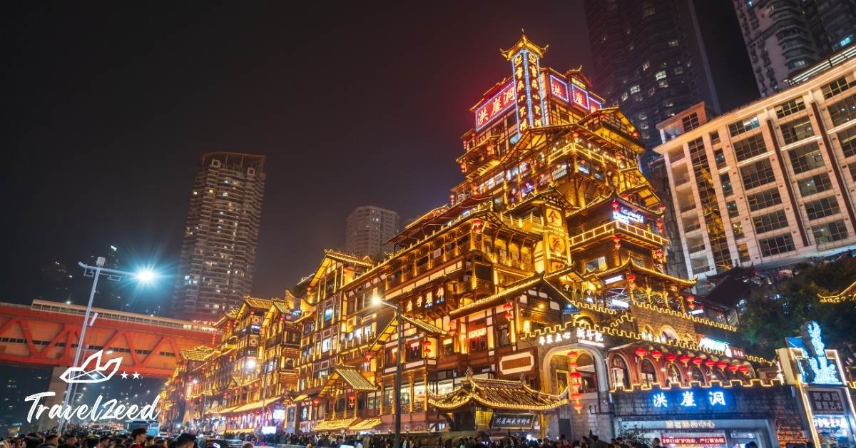 มณฑลจีน เมืองฉงชิ่ง อาคารสูงและประชาชนบนท้องถนน แสดงตัวอย่างมณฑลของจีน