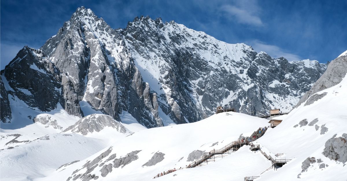 เที่ยวภูเขาหิมะมังกรหยก หน้าหนาวสัมผัสหิมะนุ่มฟู