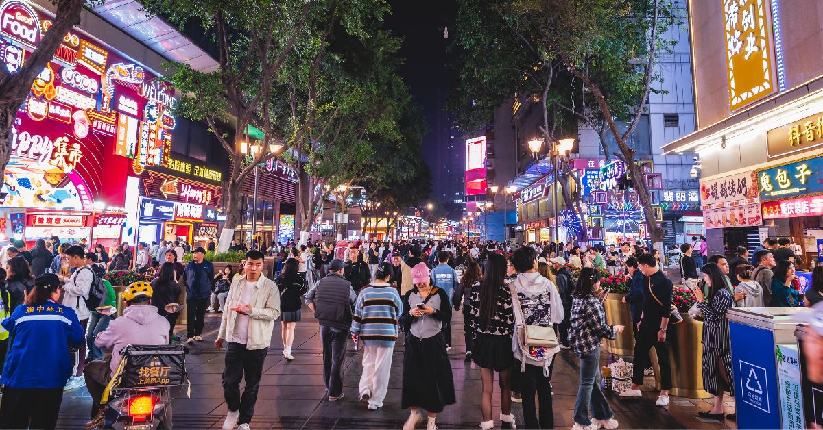 ฉงชิ่ง เดือนสิงหาคม ที่ถนนคนเดินเจี่ยฟางเป่ย