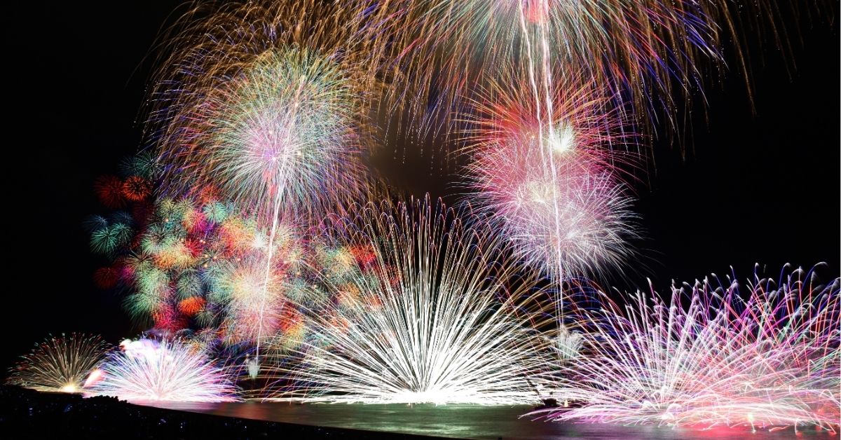 เทศกาลดอกไม้ไฟคุมะโนะ (Kumano Fireworks Festival)
