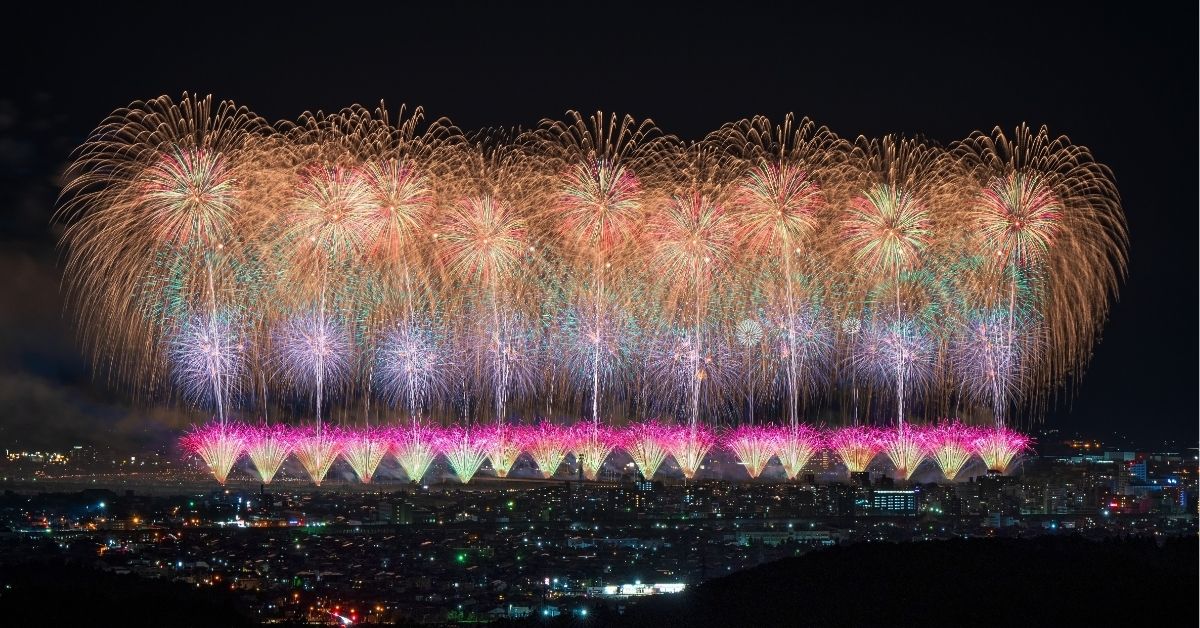 เทศกาลดอกไม้ไฟนางาโอกะ (Nagaoka Fireworks Festival) จ.นีงาตะ