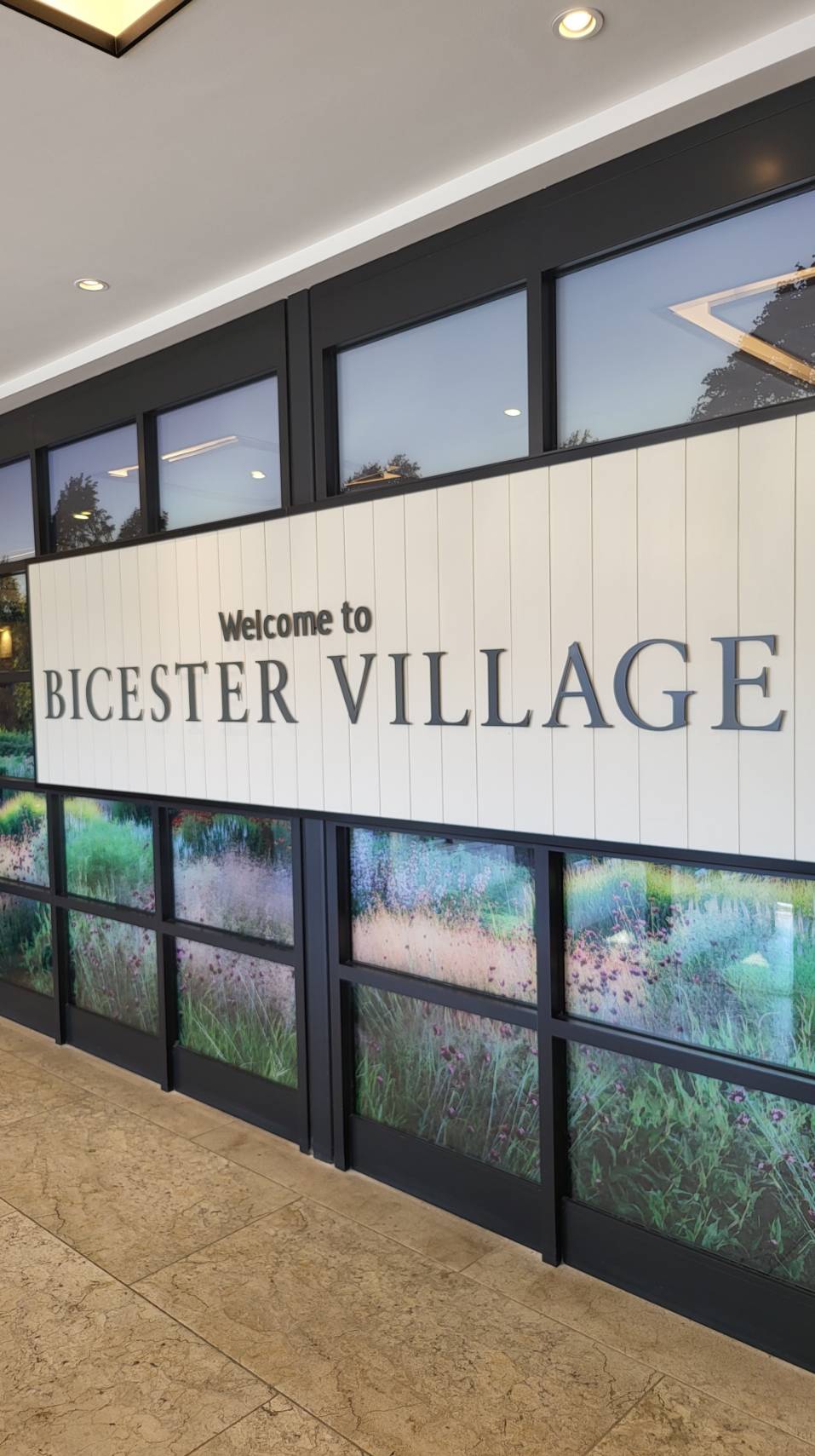 Bicester Village outlet-internal link