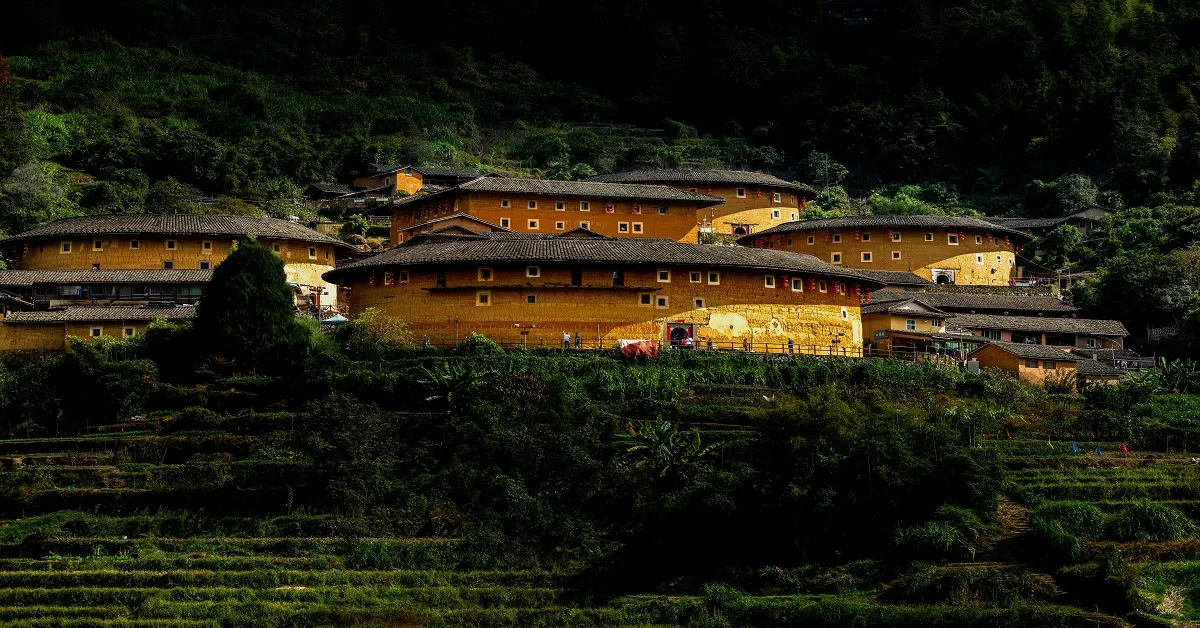 ทัวร์จีน เซียะเหมิน หย่งติ้ง ซัวเถา จังโจว ตามรอยมรดกโลกบ้านดิน สัมผัสวิถีฮากการอบกองไฟ เที่ยวเกาะกูลั่งอวี่