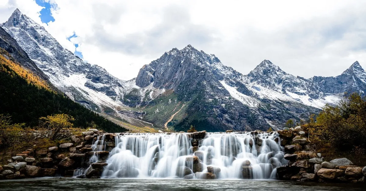 ทัวร์จีน เฉิงตู อุทยานสี่ดรุณี ปี้เผิงโกว เช็คอินแลนด์มาร์คแพนด้า