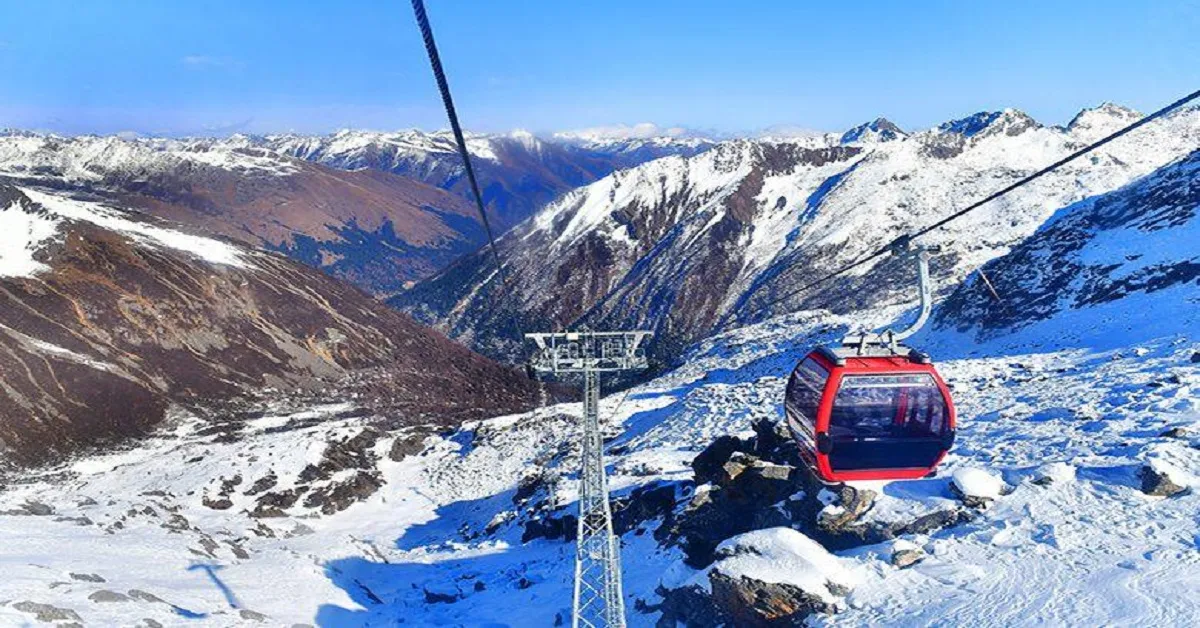 ทัวร์จีน เฉิงตู ฉงชิ่ง พิชิตภูผาหิมะการ์เซียต่า นั่งรถไฟความเร็วสูง เช็คอิน POP MART