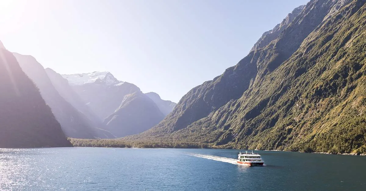 ทัวร์นิวซีแลนด์ เกาะเหนือ ใต้ มหัศจรรย์มิลฟอร์ดซาวน์  ล่องเรือชมธารน้ำแข็งทัสมาน ชมน้ำพุร้อนเลดี้ น็อกซ์ คีย์เซอร์