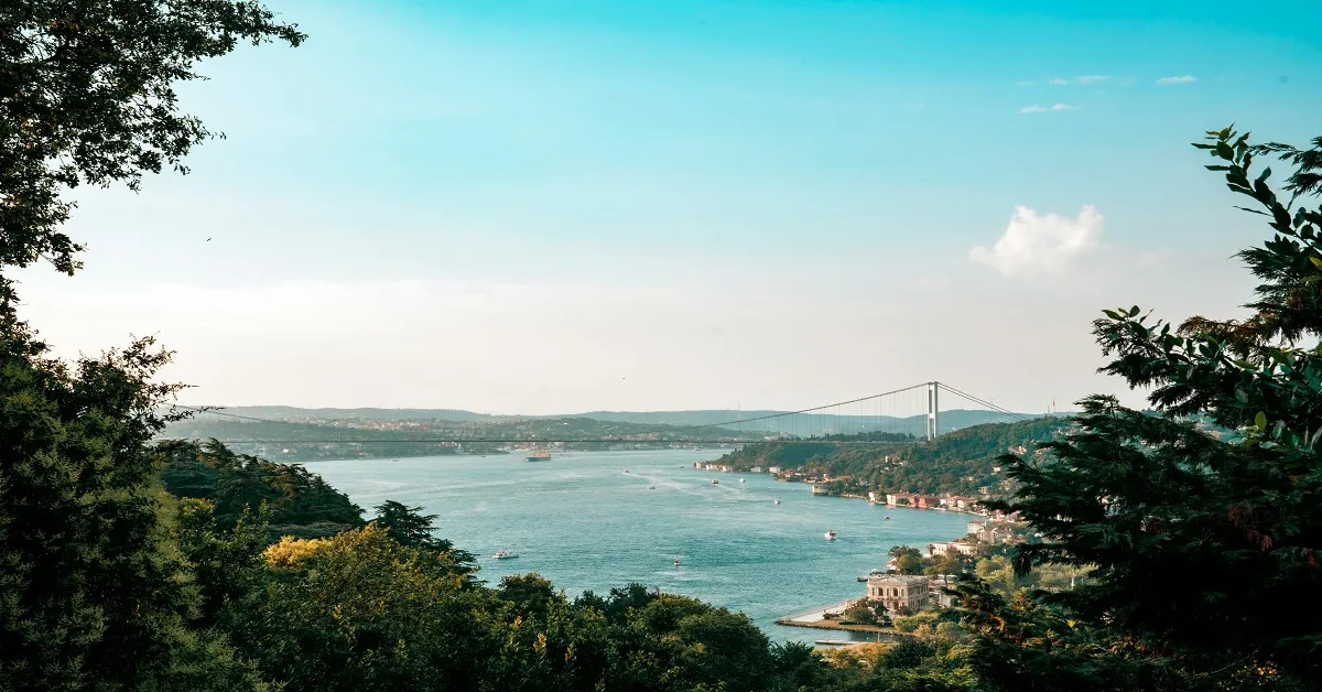 ทัวร์ตุรกี อิสตันบูล ล่องเรือช่องแคบบอสฟอรัส พักโรงแรมสไตล์ถ้ำ ชมทุ่งทิวลิป