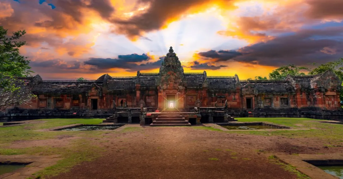 ทัวร์ไทย บุรีรัมย์ ปราสาทหินพนมรุ้ง อัศจรรย์พระอาทิตย์ลอดช่อง 15 ประตู