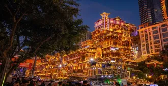 ทัวร์จีน ฉงชิ่ง มหัศจรรย์รถไฟทะลุตึกและแสงสีแห่งหงหยาต้ง