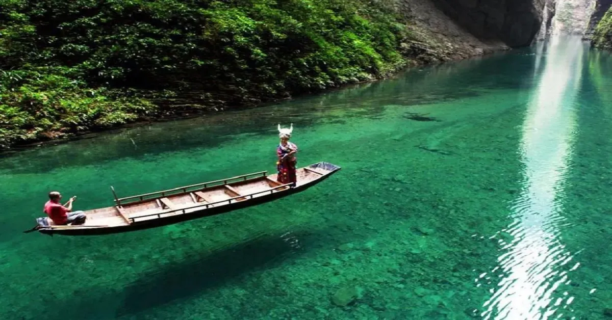 ทัวร์จีน ฉงชิ่ง เอินซือ ชมรถไฟฟ้าทะลุตึก นั่งเรือมังกรกงสุ่ยชมแสงสียามค่ำคืน  เยียนหุบเขาผิงซาน