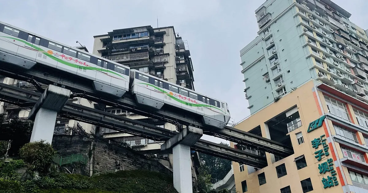 ทัวร์จีน ฉงชิ่ง เช็คอินรถไฟทะลุตึก ล่องเรือแม่น้ำเหลียงเจียง ช้อปปิ้ง POPMART