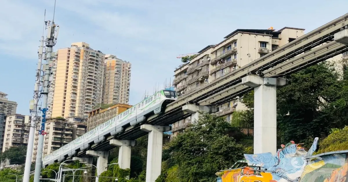 ทัวร์จีน ฉงชิ่ง เอินซือ มหัศจรรย์สะพานลอยน้ำซือจื่อกวน ล่องเรือมังกร ชมรถไฟทะลุตึกหลีจื่อป้า
