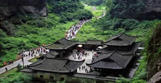 ทัวร์จีน ฉงชิ่ง อู่หลง ตะลุยอุทยานหลุมฟ้าสะพานสวรรค์ ฟินสุกี้หม่าล่าเสฉวน