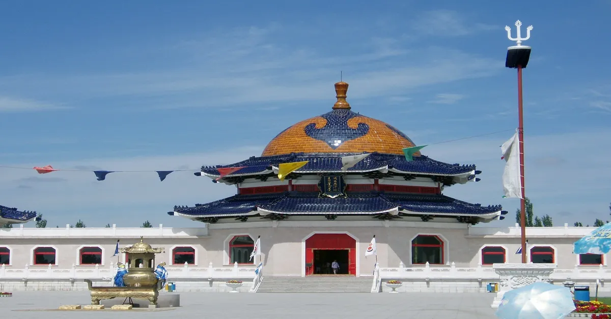 ทัวร์จีน มองโกเลียใน ทุ่งหญ้าเออร์ดอส สุสานเจงกิสข่าน