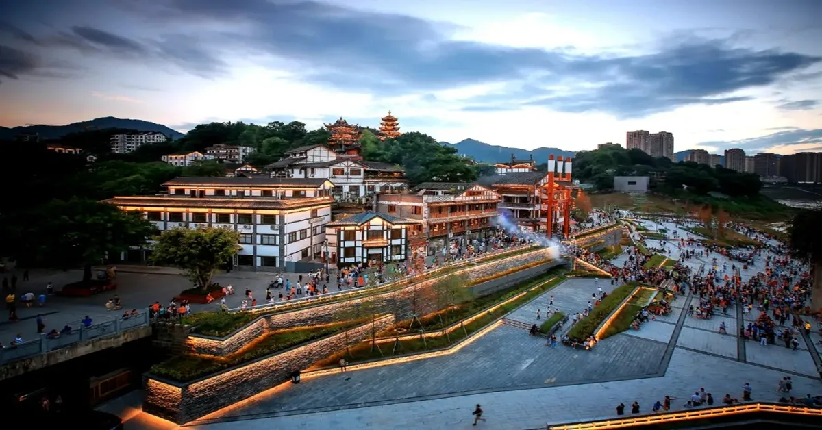 ทัวร์จีน ฉงชิ่ง รถไฟทะลุตึก หมู่บ้านโบราณฉือชี่โข่ว