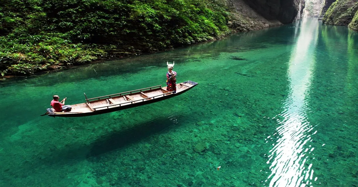 ทัวร์จีน อี๋ซาง เอินซือ ผิงซานแกรนด์แคนยอน ถ้ำเกร็ดมังกร ล่องเรือแม่น้ำก้งสุ่ย