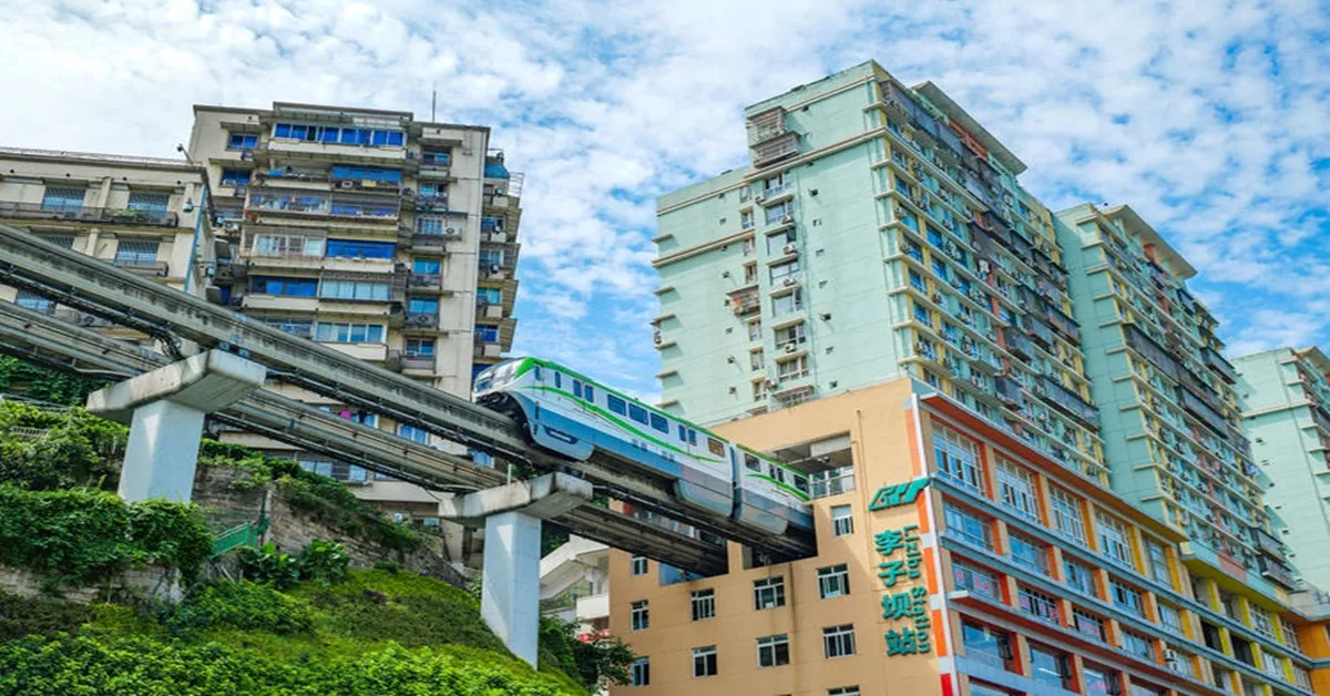 ทัวร์จีน ฉงชิ่ง รถไฟฟ้าทะลุตึก หงหยาต้ง ตึกตะเกียบ หมู่บ้านโบราณฉือขี่โขว่