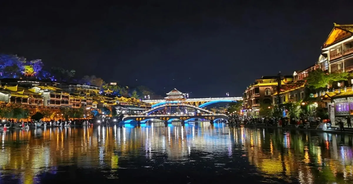 ทัวร์จีน ฉางซา จางเจียเจี้ย นั่งกระเช้าขึ้นเขาเทียนเหมินซาน ชมเมืองโบราณฝูหรง เฟิ่งหวง