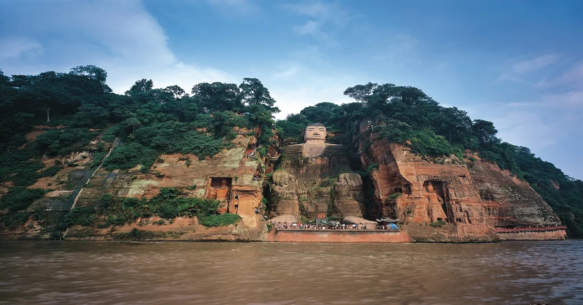 ทัวร์จีน เฉิงตู ล่องเรือหลวงพ่อโตเล่อซาน หมีแพนด้าปีนตึก IFS