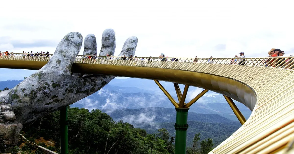 ทัวร์เวียดนามกลาง ดานัง บานาฮิลล์ สะพานมือสีทอง เมืองโบราณฮอยอัน สะพานมังกร (พักบานาฮิลล์ 2 คืน )