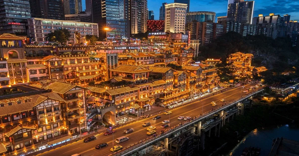 ทัวร์จีน ซุปตาร์ ฉงชิ่ง หงหยาต้ง รถไฟฟ้าทะลุตึก หมู่บ้านโบราณฉือชี่โข่ว ตึกตะเกียบ