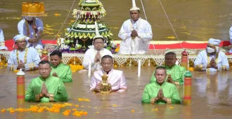 ทัวร์เพชรบูรณ์ ศรีเทพ ประเพณีอุ้มพระดำน้ำ