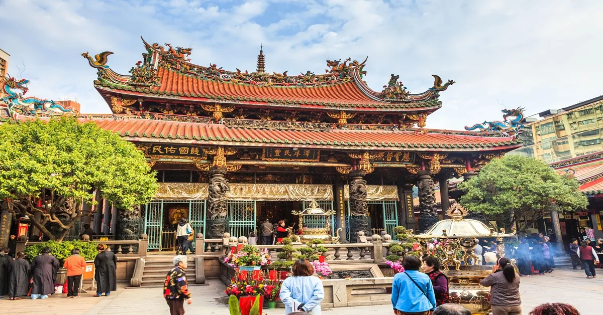 ทัวร์ไต้หวัน ไทเป ไถจง ไหว้พระ 9 วัด อุทยานอาลีซาน ล่องเรือทะเลสาบสุริยันจันทรา