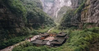 ทัวร์จีน ฉงชิ่ง อู่หลง อุทยานหลุมฟ้าสะพานสวรรค์ อุทยานเขานางฟ้า ผาหินแกะสลักต้าจู่