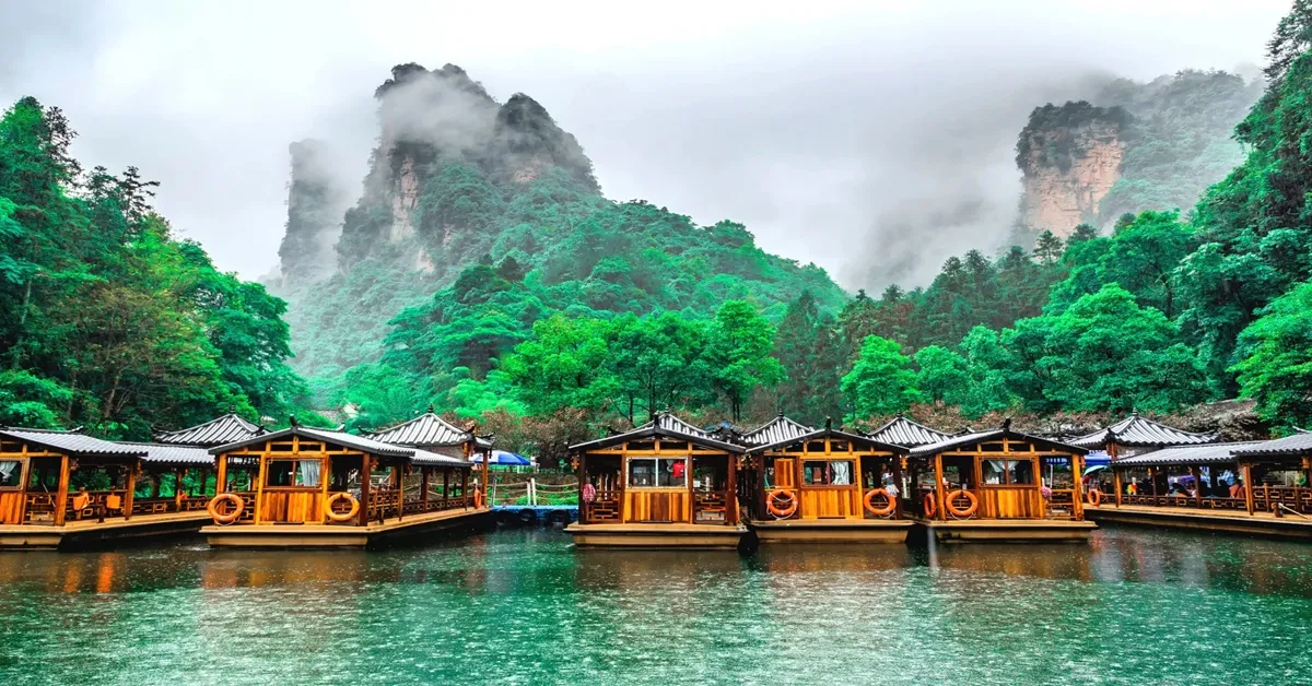 ทัวร์จีน ฉางซา จางเจียเจี้ย ภูเขาเจ็ดดาว ทะเลสาบเป่าเพิ่งหู เมืองโบราณฝูหรงเจิ้น