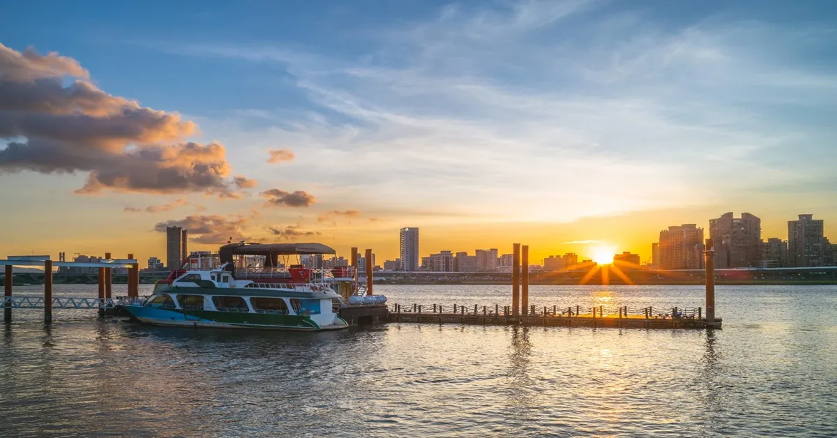 ทัวร์ไต้หวัน ไทเป วัดหลงซาน ล่องเรือชมพระอาทิตย์ตก ปล่อยโคมลอยหมู่บ้านสือเฟิ่น
