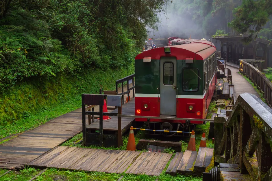 ทัวร์ไต้หวัน ไทเป อุทยานอาหลีซาน ล่องเรือทะเลสาบสุริยันจันทรา