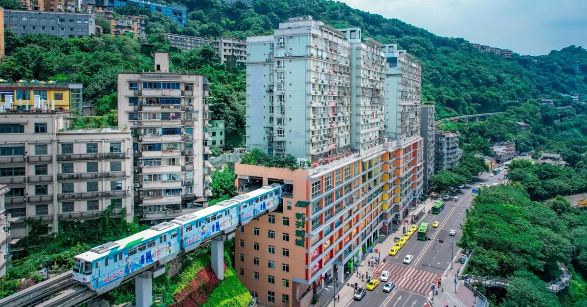 ทัวร์จีน ฉงชิ่ง นั่งรถไฟทะลุตึก หงหยาต้ง หมู่บ้านโบราณฉือชี่โข่ว