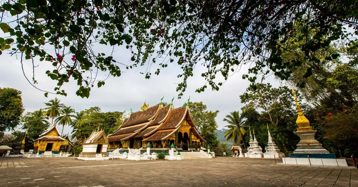 ทัวร์ลาว หลวงพระบาง วังเวียง ประตูชัย วัดเชียงทอง บลูลากูน