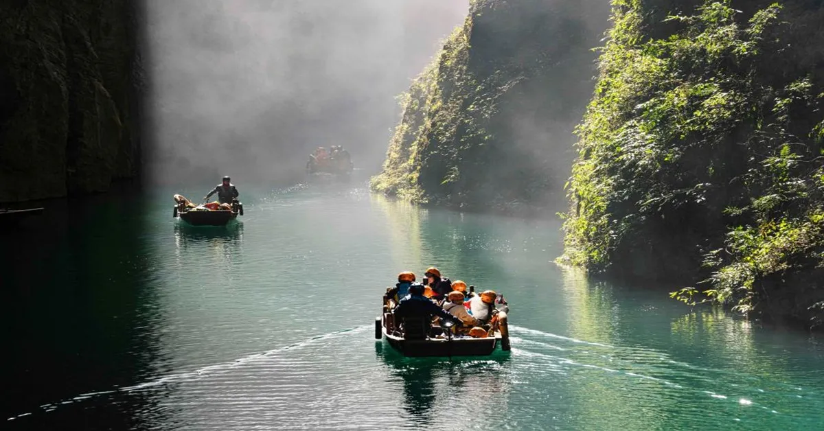 ทัวร์จีน ฉงชิ่ง เอินซือ หงหยาต้ง แกรนด์แคนยอนผิงซาน ล่องเรือแม่น้ำก้งสุ่ย