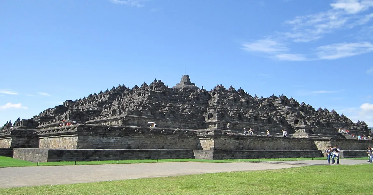 ทัวร์อินโดนีเซีย ยอกยาการ์ตา จาการ์ตา บุโรพุทโธ ที่ราบสูงเดียง วัดปรัมบานัน