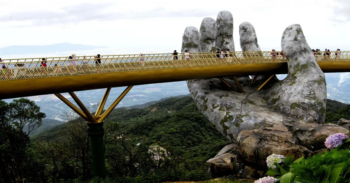 ทัวร์เวียดนามกลาง ดานัง ฮอยอัน สะพานมือทองคำ นั่งกระเช้าบานาฮิลล์