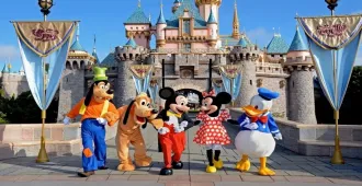 Hong Kong  Disneyland - ทัวร์ฮ่องกง ไหว้พระขอพร แล้วตะลุยสนุกไปกับดิสนีย์แลนด์