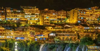 China Zhangjiajie Fenghuang Furong Zhen - ทัวร์จีน จางเจียเจี้ย เฟิ่งหวง ฟูหรงเจิ้น เที่ยวชมหมู่บ้านโบราณริมน้ำตกและนั่งกระเช้าขึ้นสู่อุทยานภูเขาเจ็ดดาว (ลงร้าน)