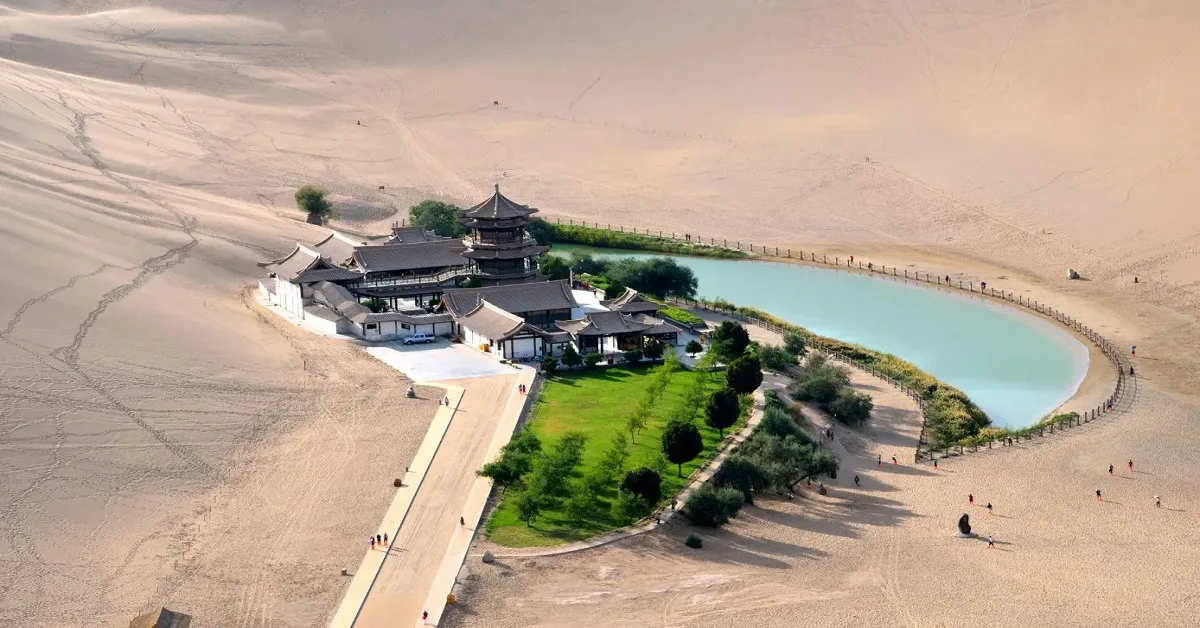 China Xinjiang Luoyang Lanzhou Zhangye Ski Nanshan Ski Resort Silk Road - ทัวร์จีน เส้นทางสายไหม ซินเจียง ลั่วหยาง หลานโจว จางเย่ ขี่อูฐตะลุยกลางทะเลทรายสีทอง เล่นสกีหิมะเขาหนานซาน (ไม่ลงร้าน)