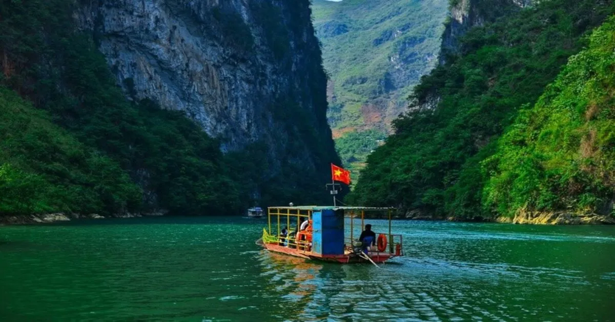 North Vietnam  Ha Yang Tam Dao Ma Pi Leng Pass - ทัวร์เวียดนามเหนือ มหัศจรรย์ เส้นทางใหม่เวียดนามเหนือ  ฮาหยาง ตามด๋าว ล่องเรือมาปีเเลง