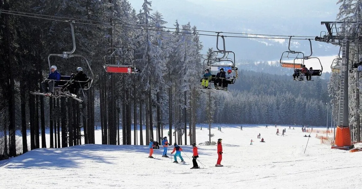 Japan Fukuoka Kyushu Kumamoto Ski Winter - ทัวร์ญี่ปุ่น ฟุกุโอกะ คิวชู คุมาโมโตะ สนุกกับกิจกรรมลานสกีและเต็มอิ่มกับกิจกรรมเก็บสตอเบอรรี่ 