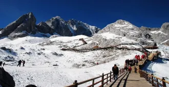 China Kunming Dali Lijiang Dragon Snow Mountain Jacarandas in Bloom - ทัวร์จีน คุณหมิง ต้าหลี่ ลี่เจียง เที่ยวชมภูเขาหิมะมังกรหยก ชมเทศกาลชมดอกแจ็คกาแรนด้า (ทัวร์ไม่ลงร้าน)