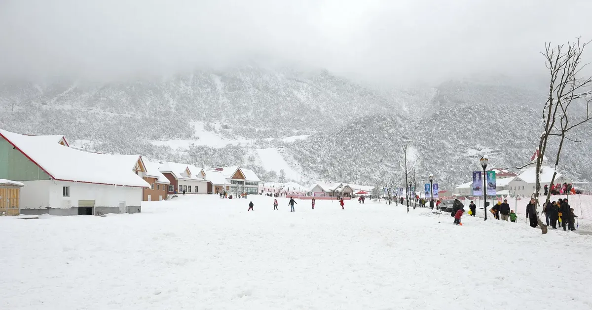 China Chengdu Ski Xiling Snow Mountain - ทัวร์จีน เฉิงตู เล่นสกี ภูเขาหิมะซีหลิง สัมผัสหิมะเทือกเขาแอลป์แห่งตะวันออก (ไม่ลงร้าน)